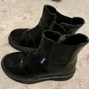 Atlanta moccasin black booties